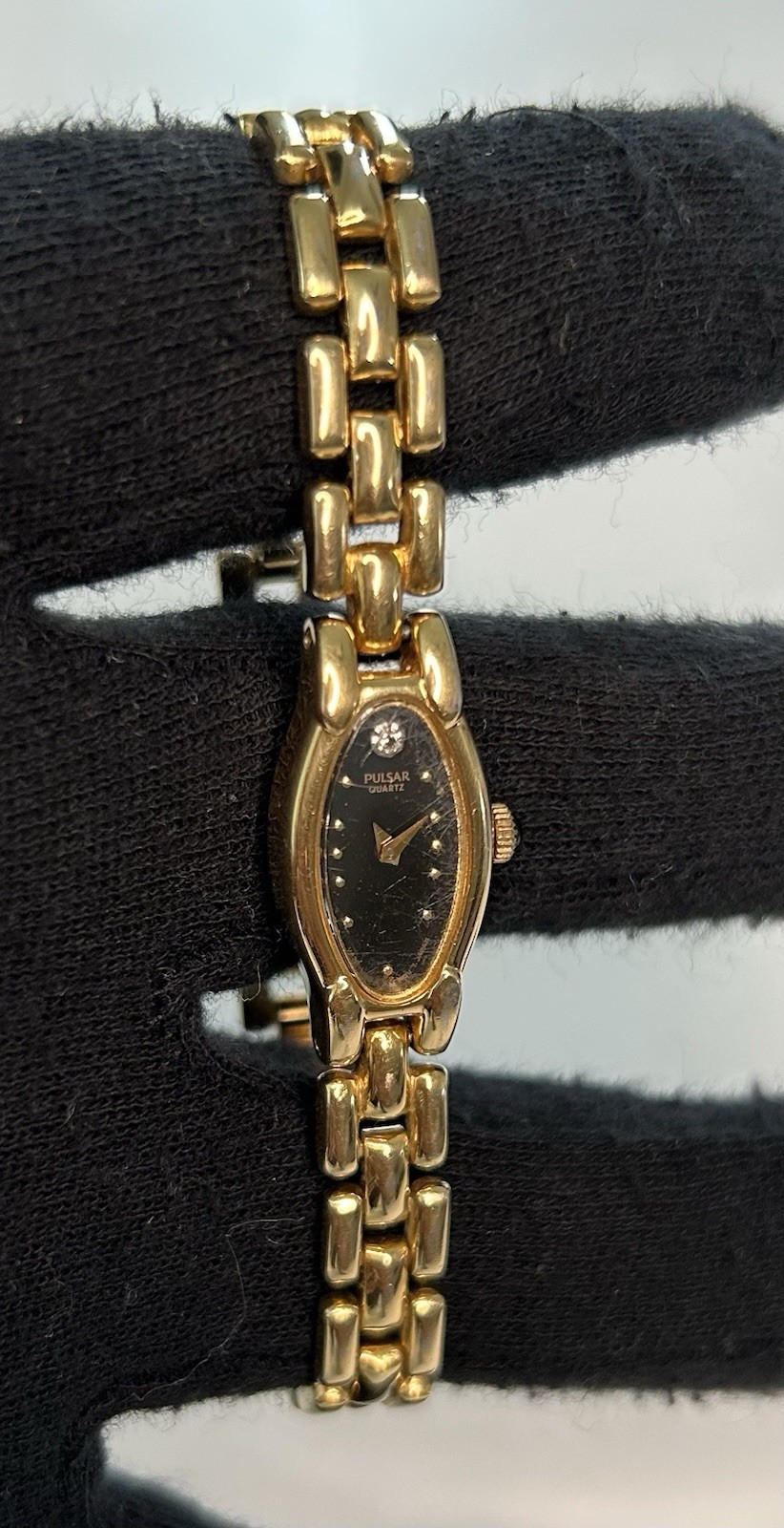 Pulsar Gold Tone Watch Women V220-5899 12mm Black Oval Dial Working