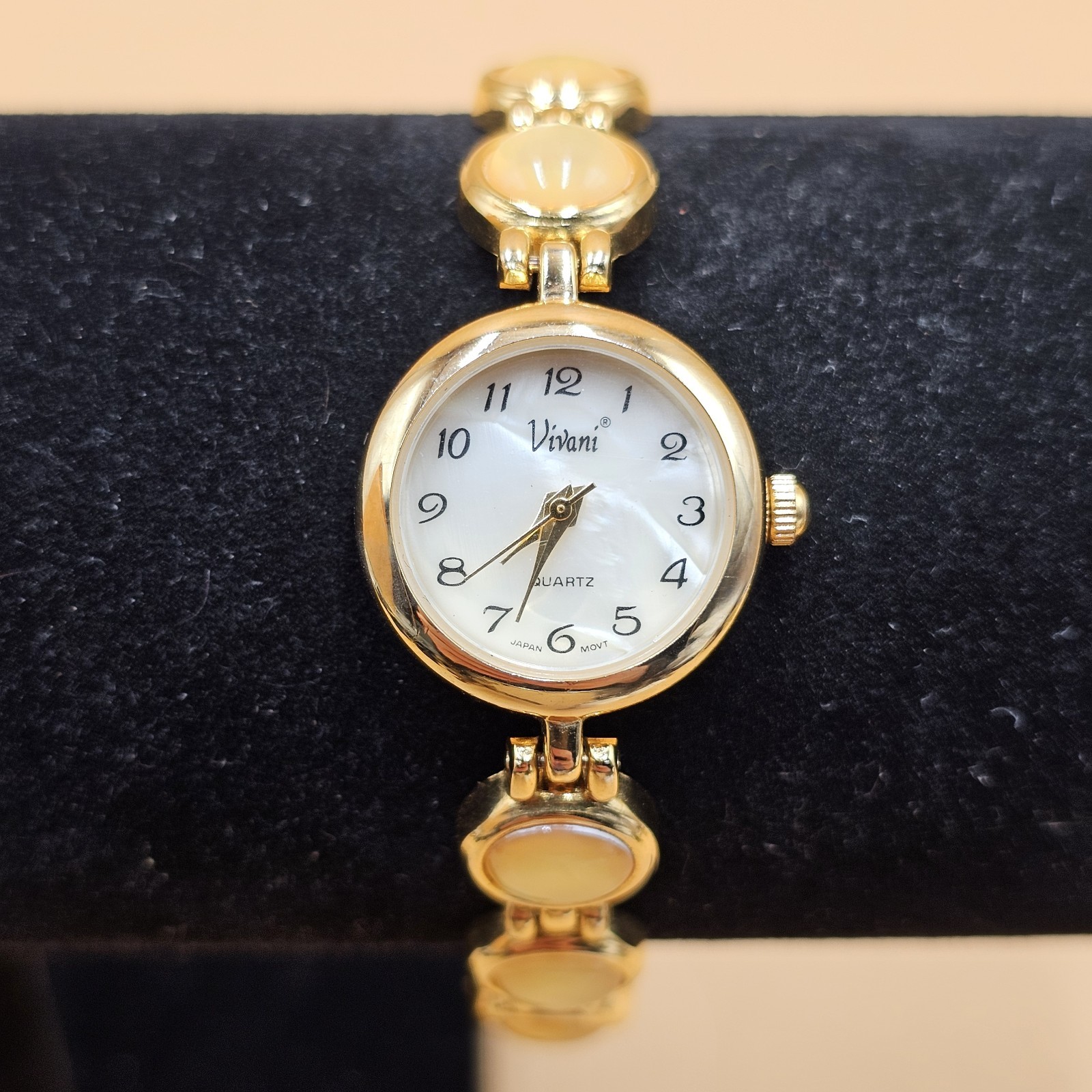 Vintage Vivani Gold Tone MOP Dial Ladies Watch New Battery See Photos