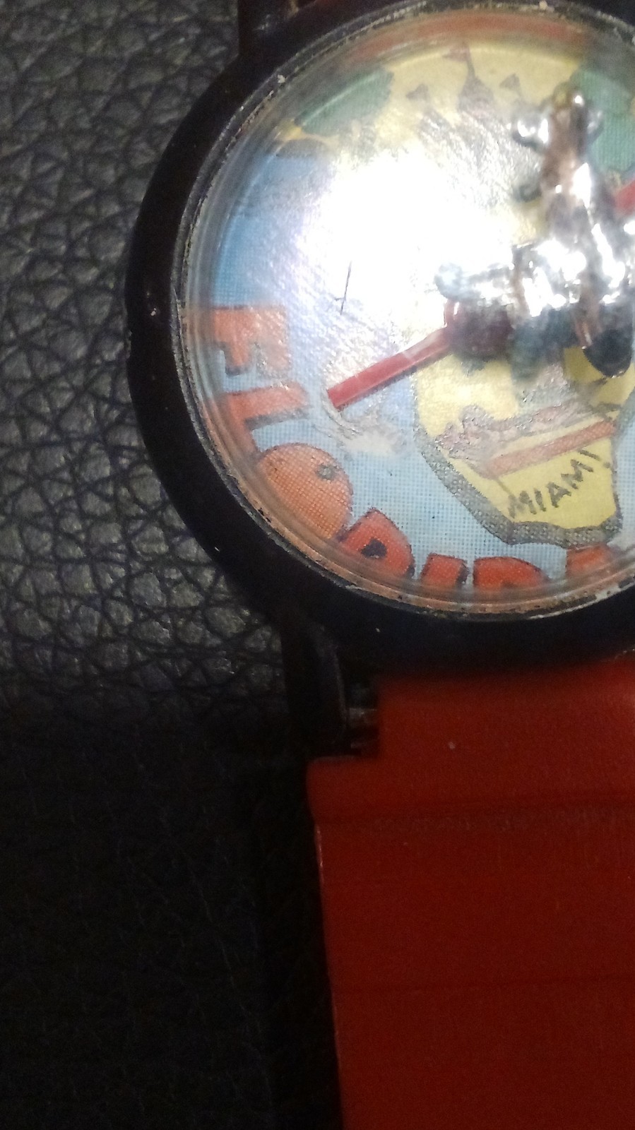 Analog Wristwatch Round Black Metal Case airplane wind up Red Plastic Band