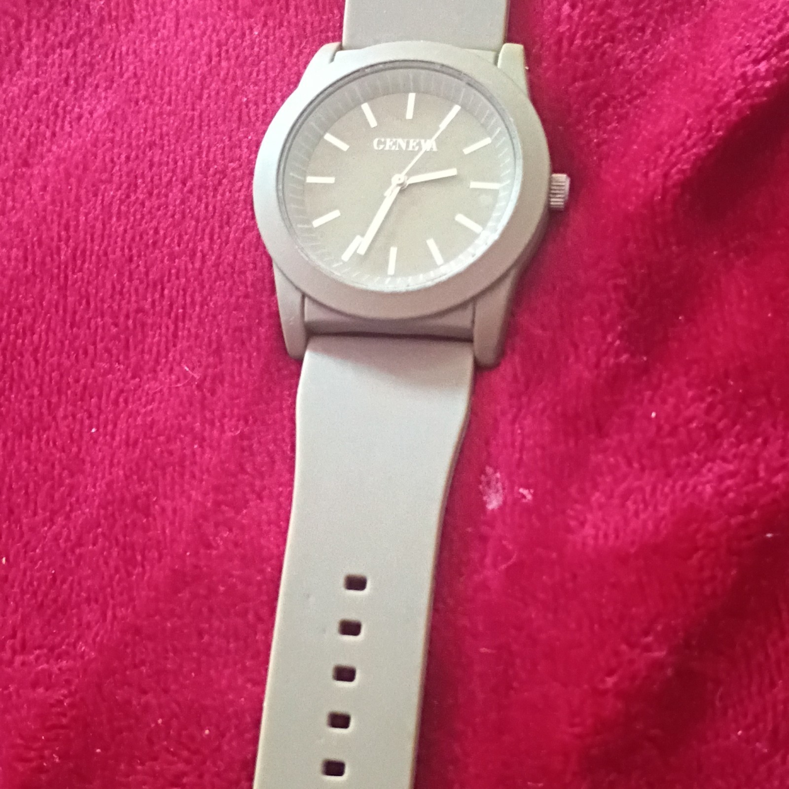 GENEVA Gray Quartz Analog Wristwatch 40mm Stainless Steel Case Rubber Strap