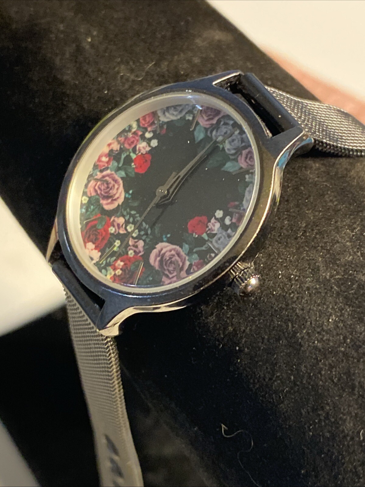 C ladies Quartz watch 31mm Gun Metal tone dial mesh band running Flower Face