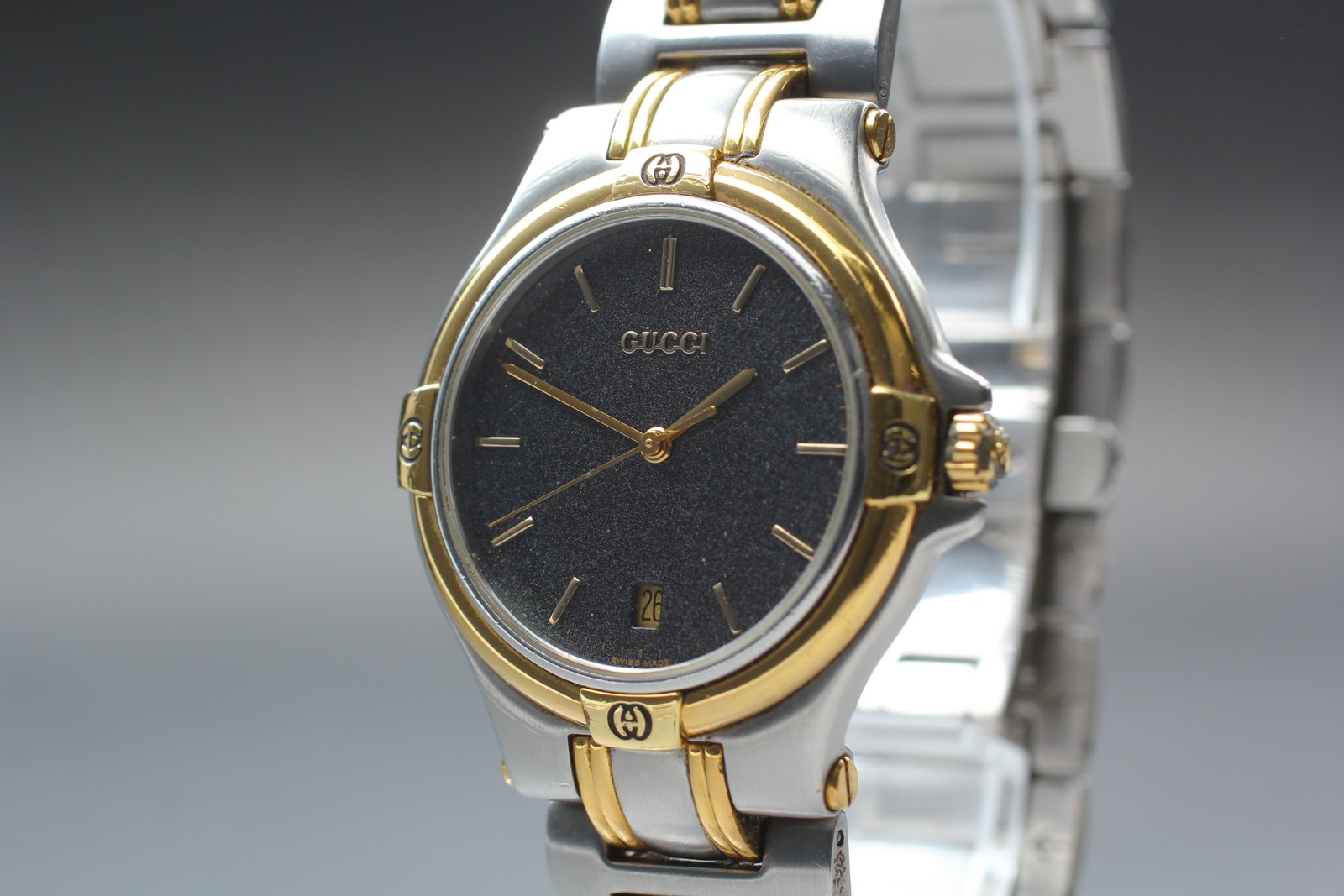 [Exc+5] Gucci 9040M Two Tone Quartz Men’s Watch From JAPAN