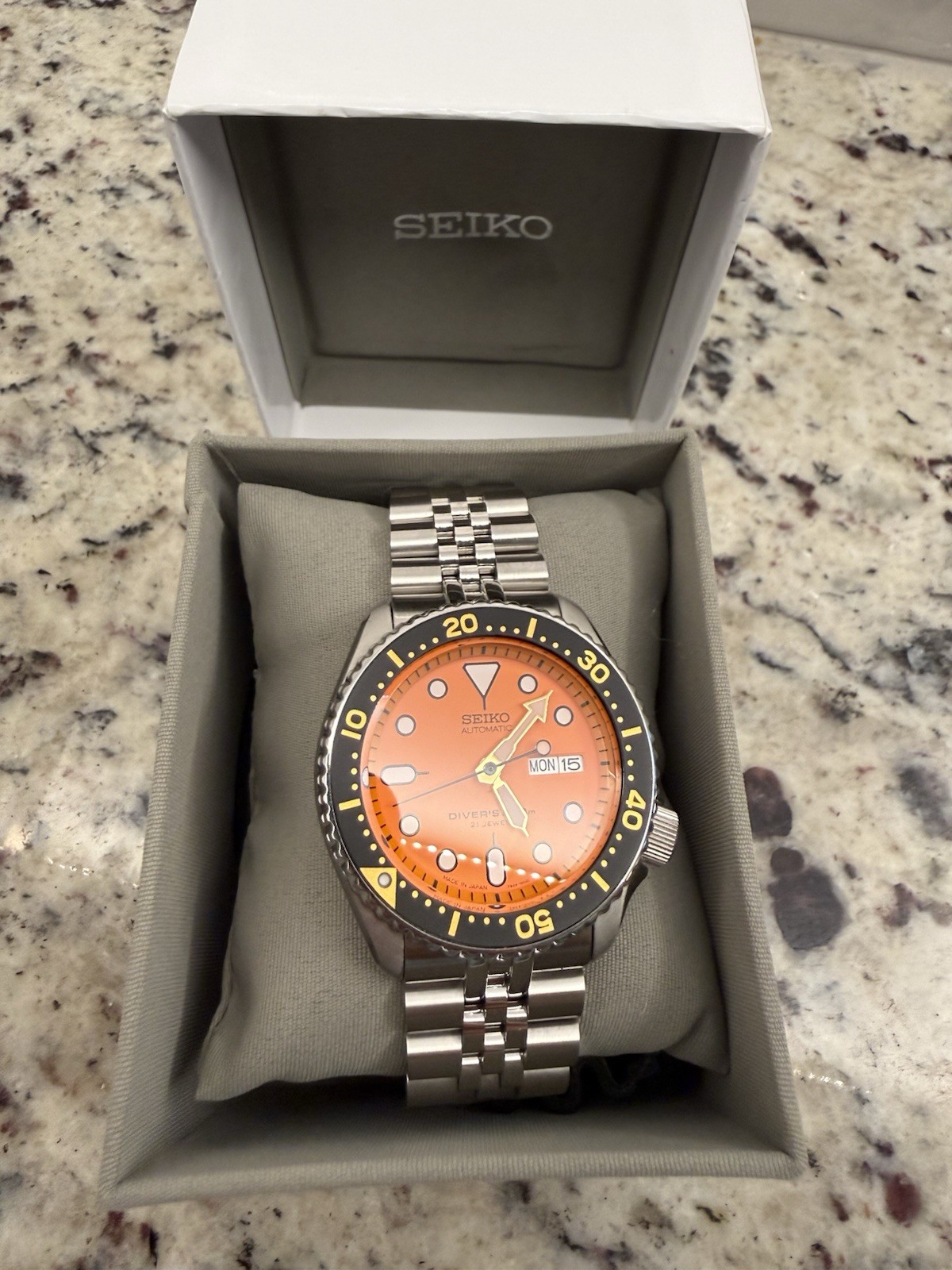 Seiko SKX011J1 Automatic Diver 200M Japan Made Orange Dial 42mm Extra Band New