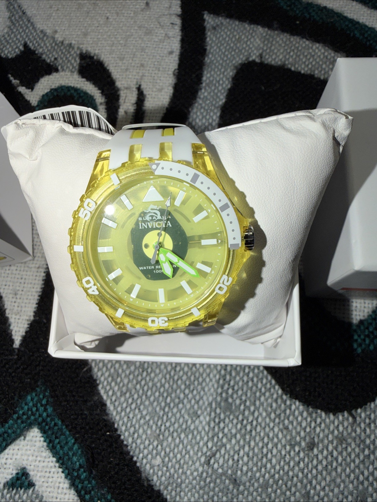 Invicta Subaqua Men’s Quartz Diver 100m 50mm Yellow/White Rubber Strap Box