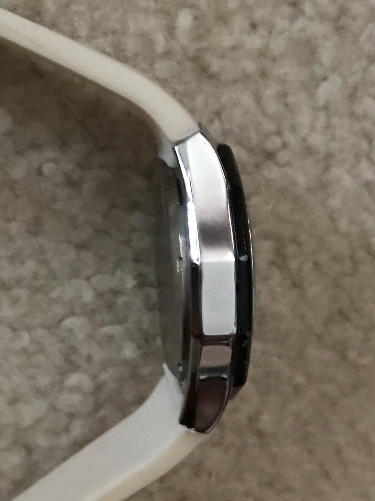Women’s Modern Sport Watch White Rubber Band White Dial Black Metal Accents