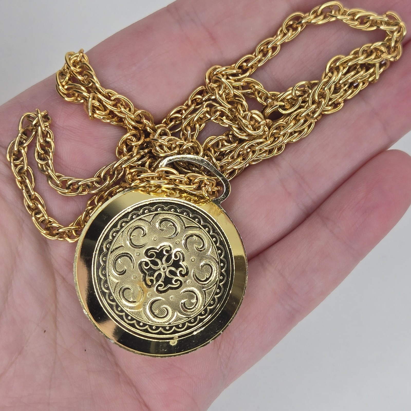 Vtg Swiss Made Anti-magnetic Wind Up GOMA Pendant Watch Necklace Untested