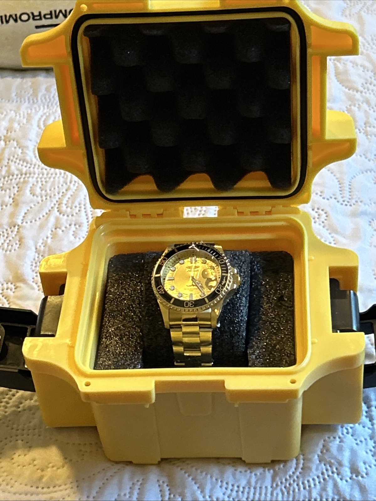 Invicta 30025 Pro Diver Men’s 43mm Watch – Gold New With Dive Case