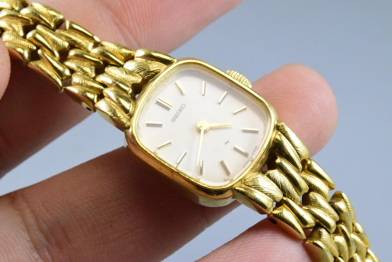 Vintage watch Seiko Gold Plate 11 5030 Yellow Lady Hand Winding Cushion 15mm