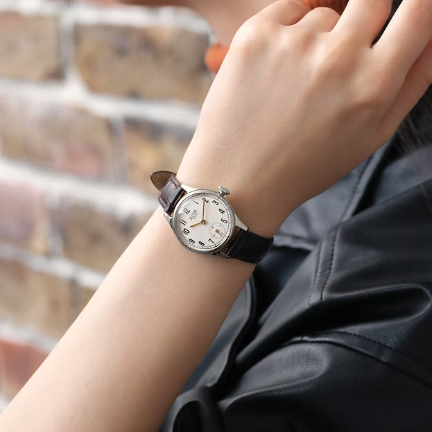 KUOE Kyoto Holborn 90-003 Silver Dial Watch Small Quartz Milanese Band Used