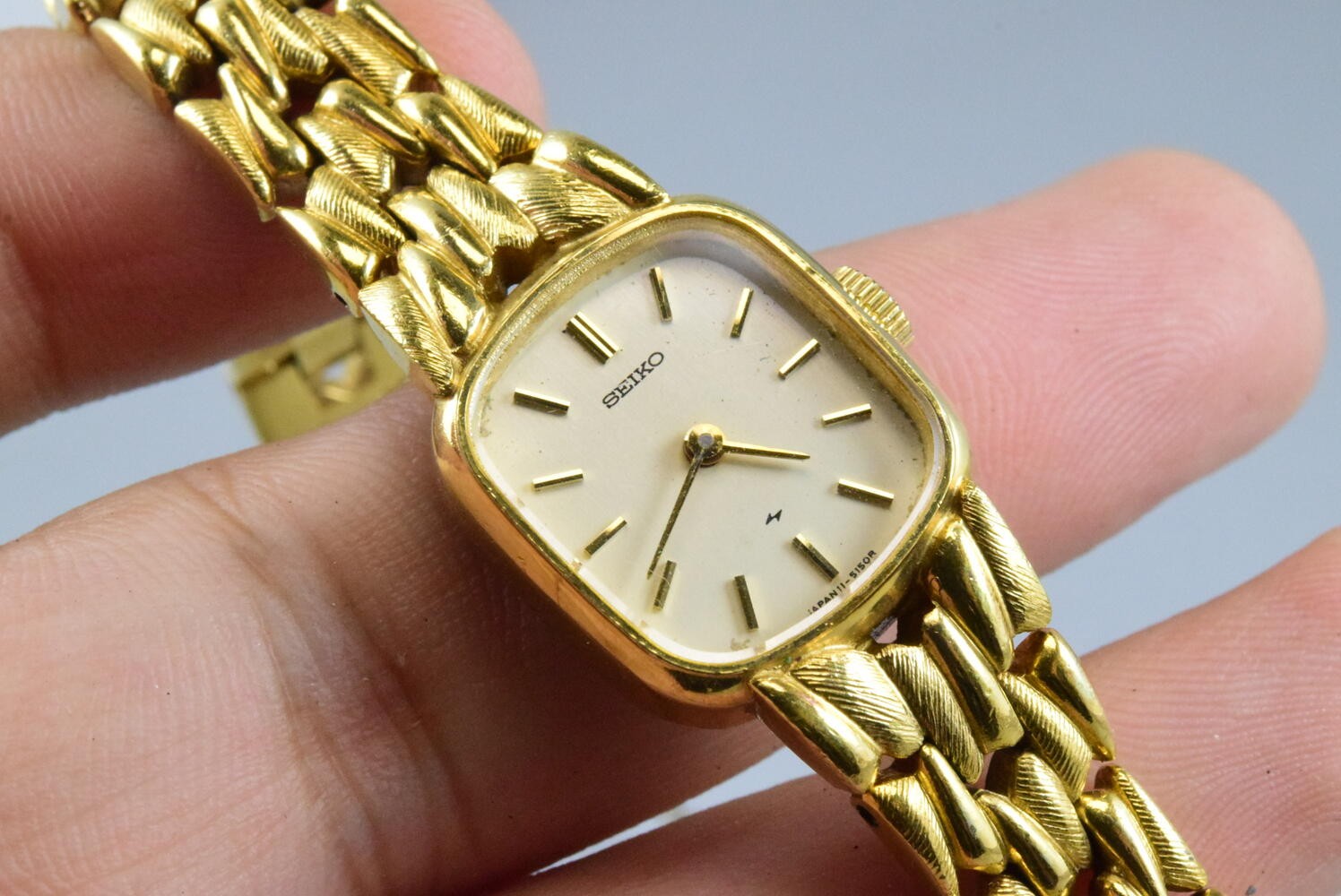Vintage watch Seiko Gold Plate 11 5030 Yellow Lady Hand Winding Cushion 15mm