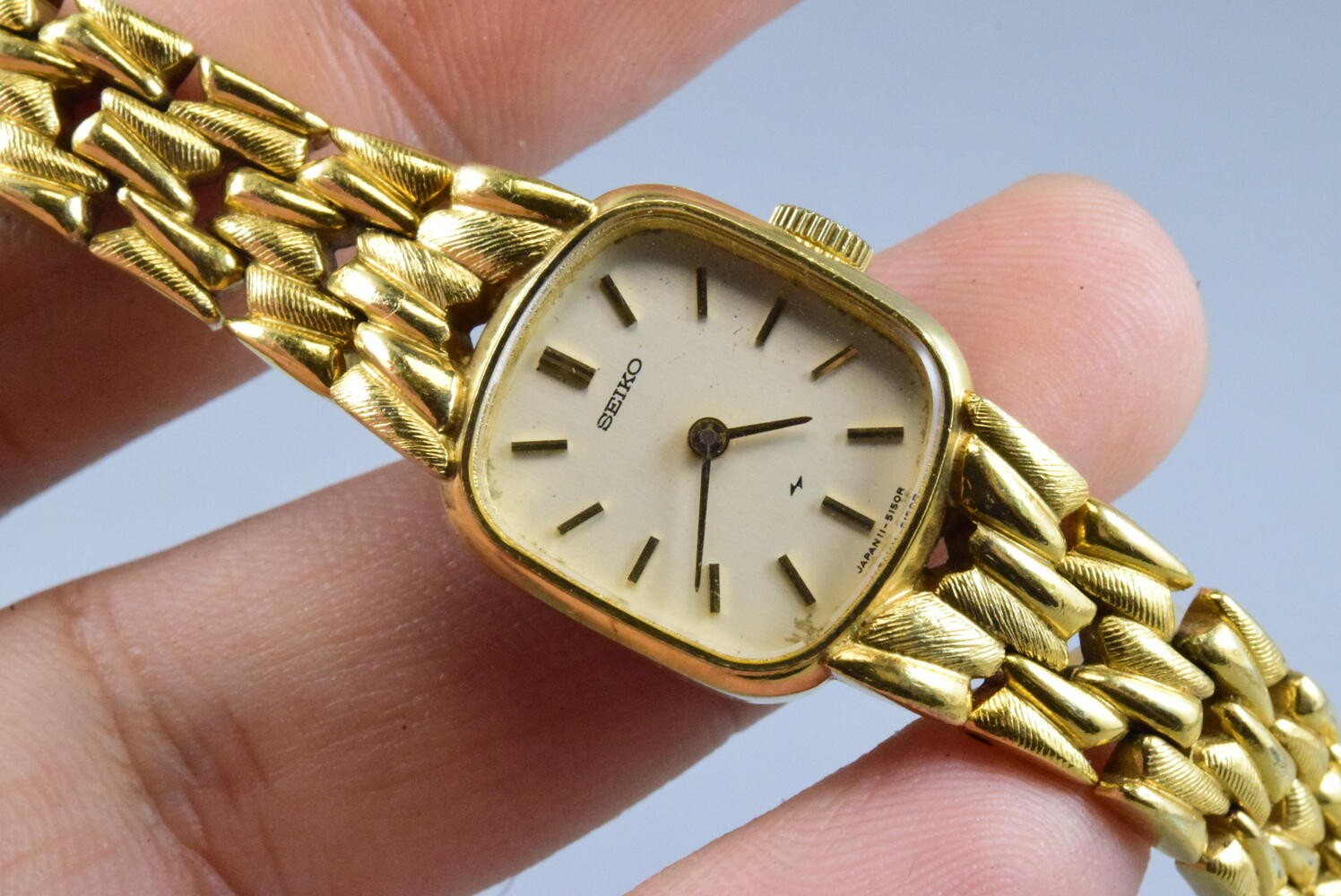 Vintage watch Seiko Gold Plate 11 5030 Yellow Lady Hand Winding Cushion 15mm