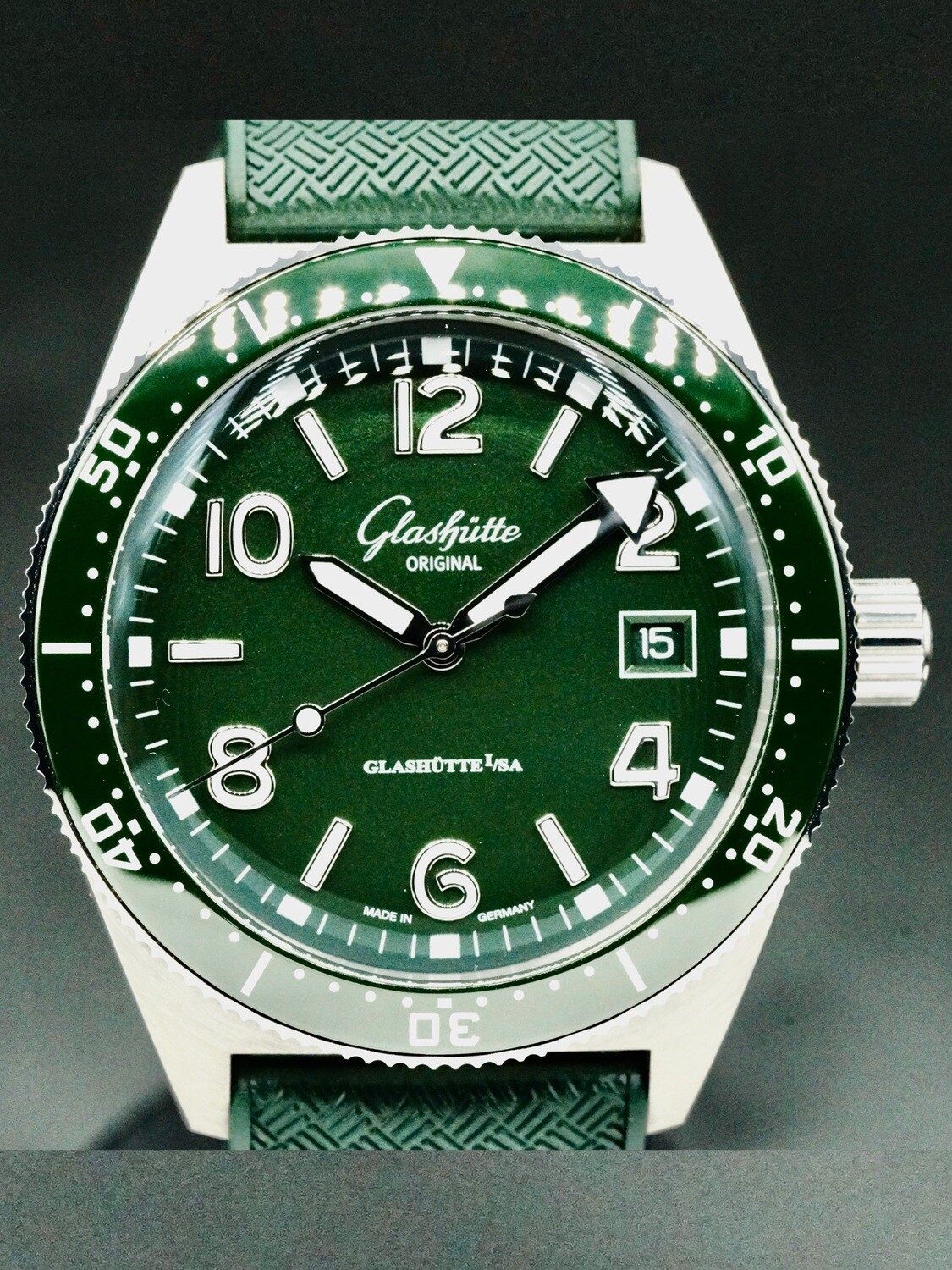 Glashütte Original SeaQ 1-39-11-13-83-37 39.5mm Steel Green Dial Auto Box Papers