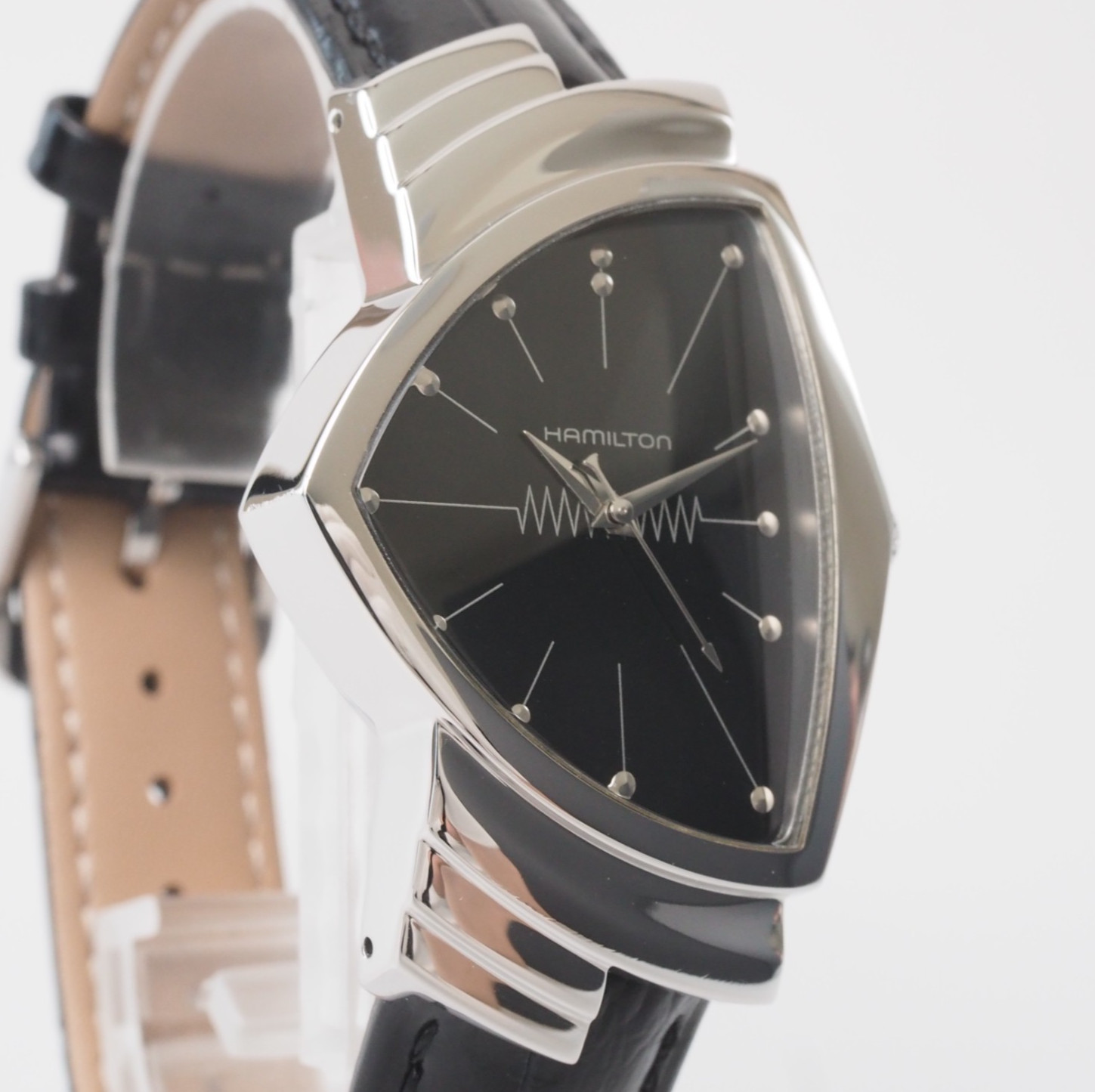 Hamilton Ventura H244112 Quartz Black Dial 33 mm