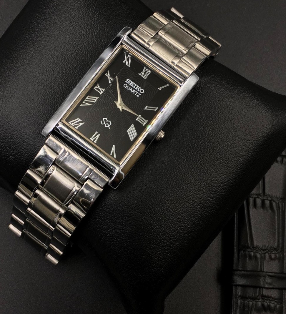 Vintage Seiko slim tank – back face, silver bezel, refurbished, metal band