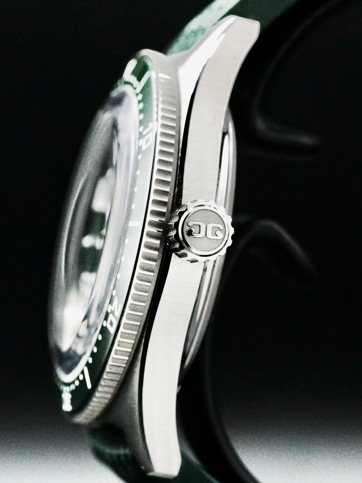 Glashütte Original SeaQ 1-39-11-13-83-37 39.5mm Steel Green Dial Auto Box Papers