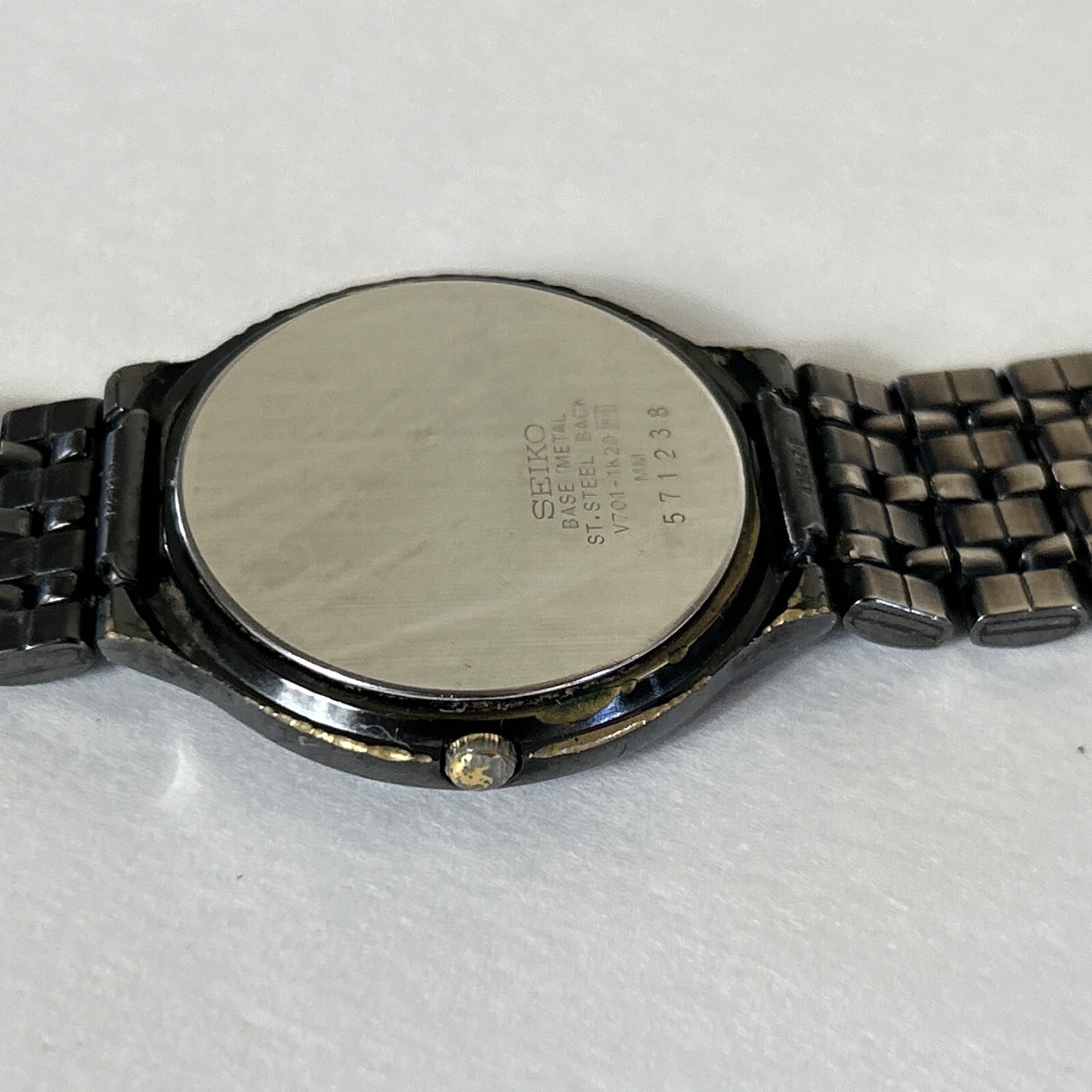 Vintage Men’s Seiko V701-1K20 Black Tone Quartz Watch – New Battery