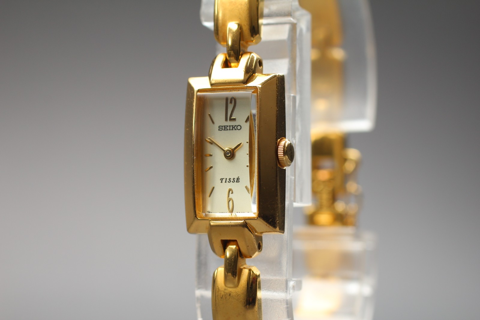 Vintage 1997 Near Mint SEIKO Tisse 2E20-7310 Gold Qz Womens Watch w/ New Batt.