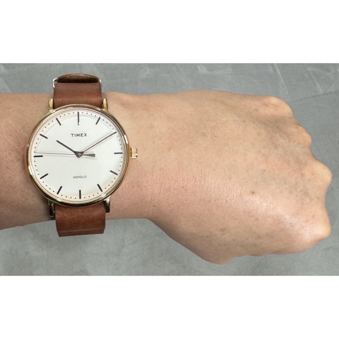 For both on and off TIMEX round gold for both genders