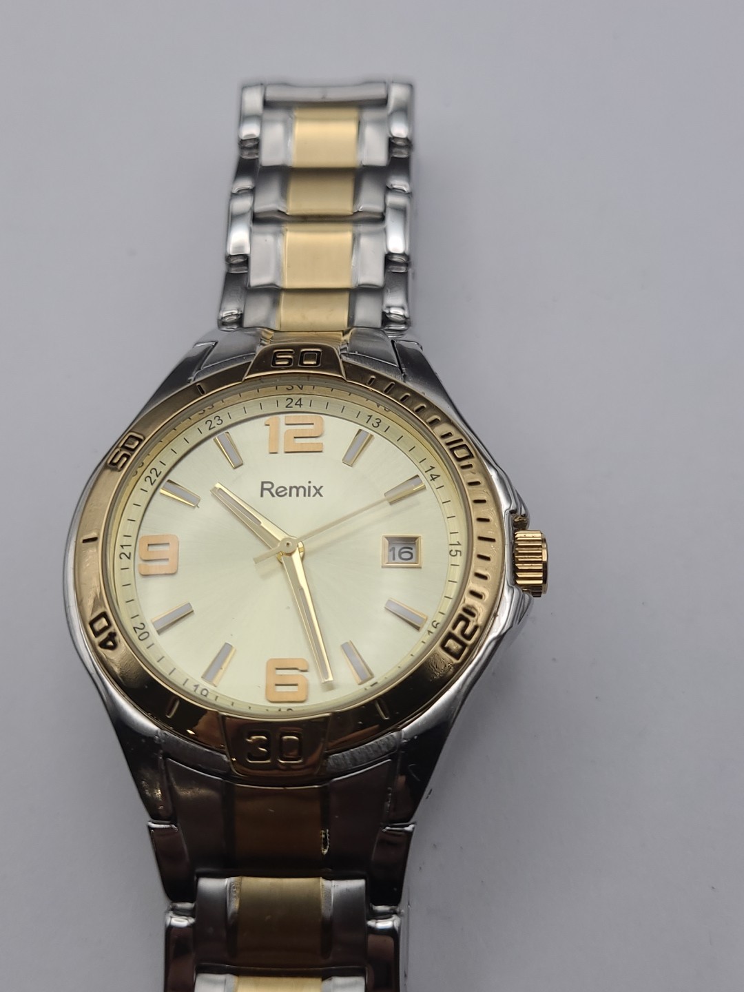 Remix Two Gold Silver Tone Round Case Stainless Steel Band Watch New Battery