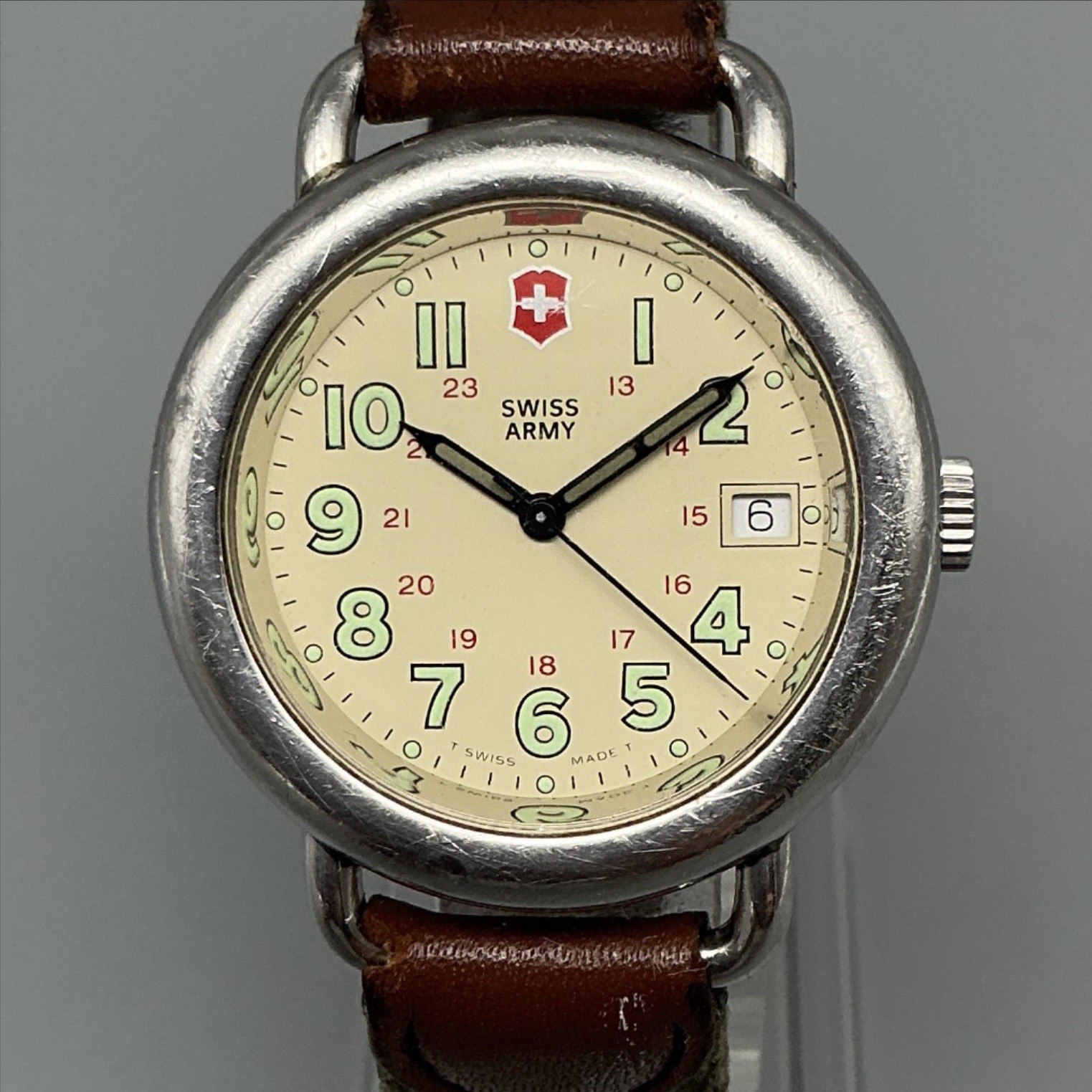 Victorinox Swiss Army Mens Watch 37mm Cream Dial Canvas Leather Date New Battery