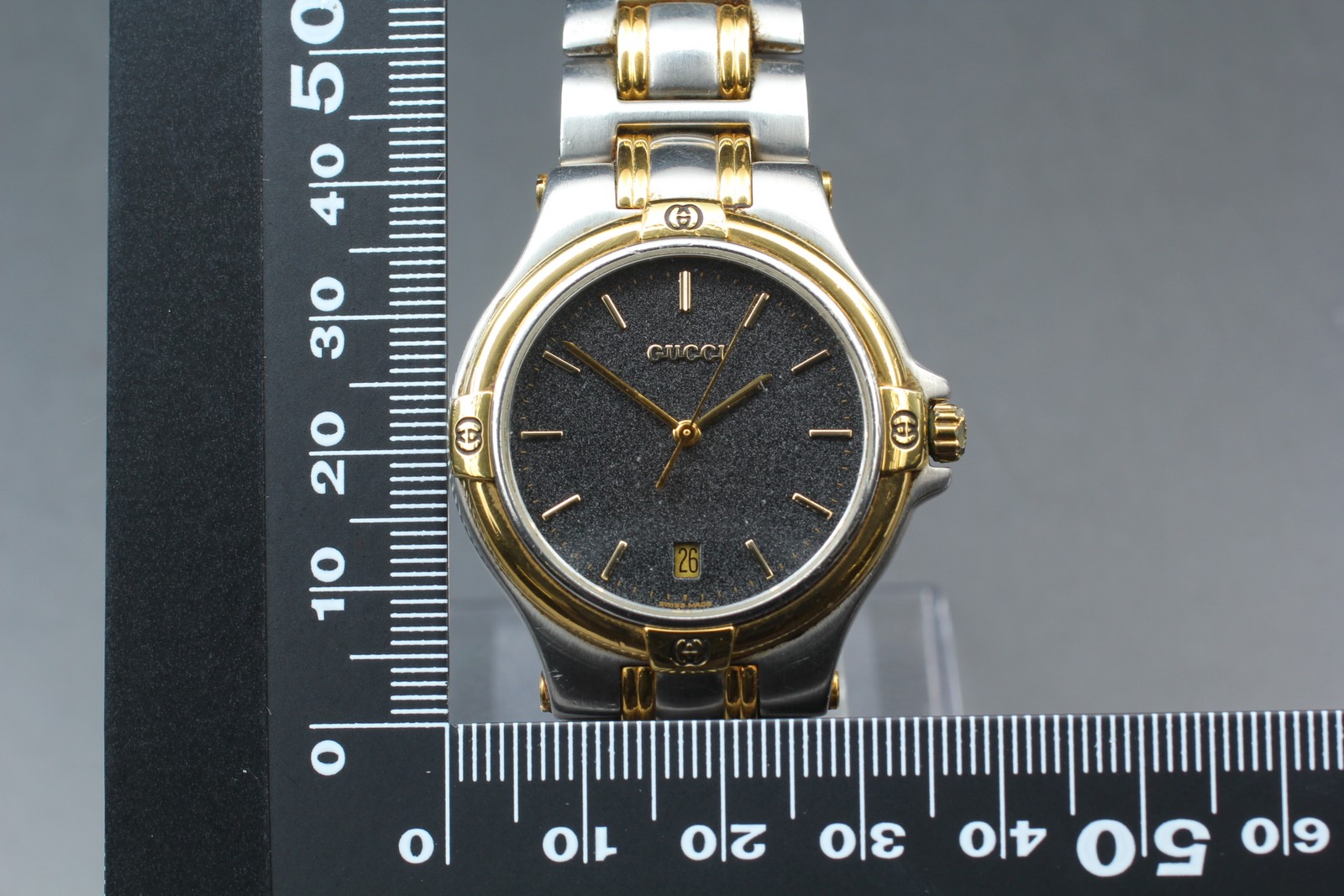 [Exc+5] Gucci 9040M Two Tone Quartz Men’s Watch From JAPAN