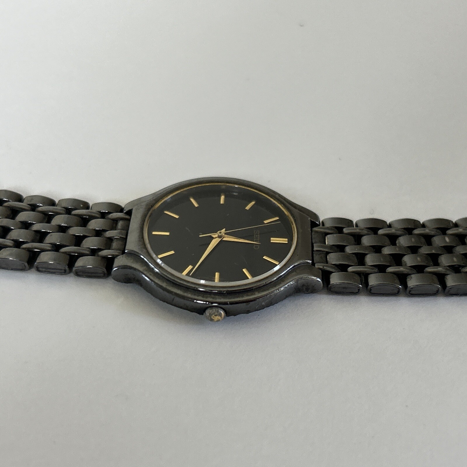 Vintage Men’s Seiko V701-1K20 Black Tone Quartz Watch – New Battery