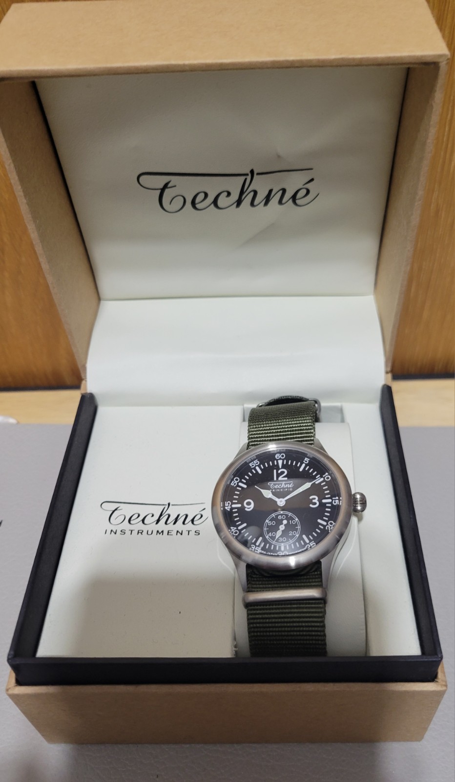 Techne Merlin 246 Canvas 39.5mm quartz watch