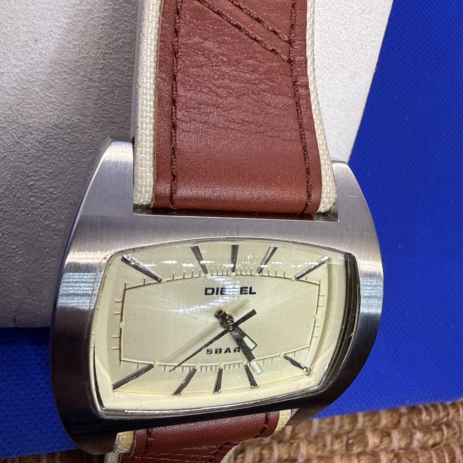Diesel DZ-2085 Mens Watch 44mm Off White Dial New Leather Strap New Battery