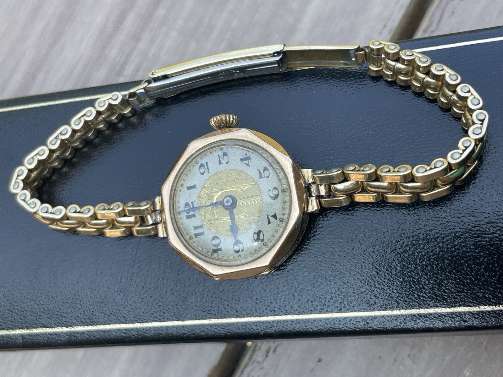 Women’s Swiss Made Dress Manual Mechanical 15J Gold Bracelet Analogue Watch
