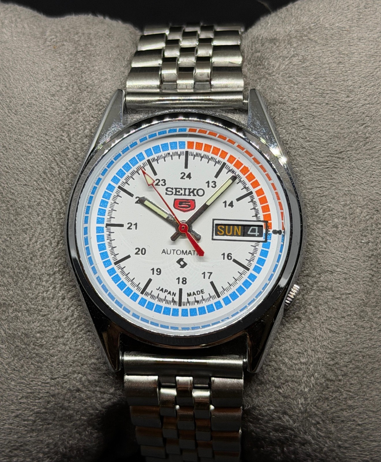 Vintage Seiko 5 Automatic Day/Date Japanese Men’s Wrist Watch