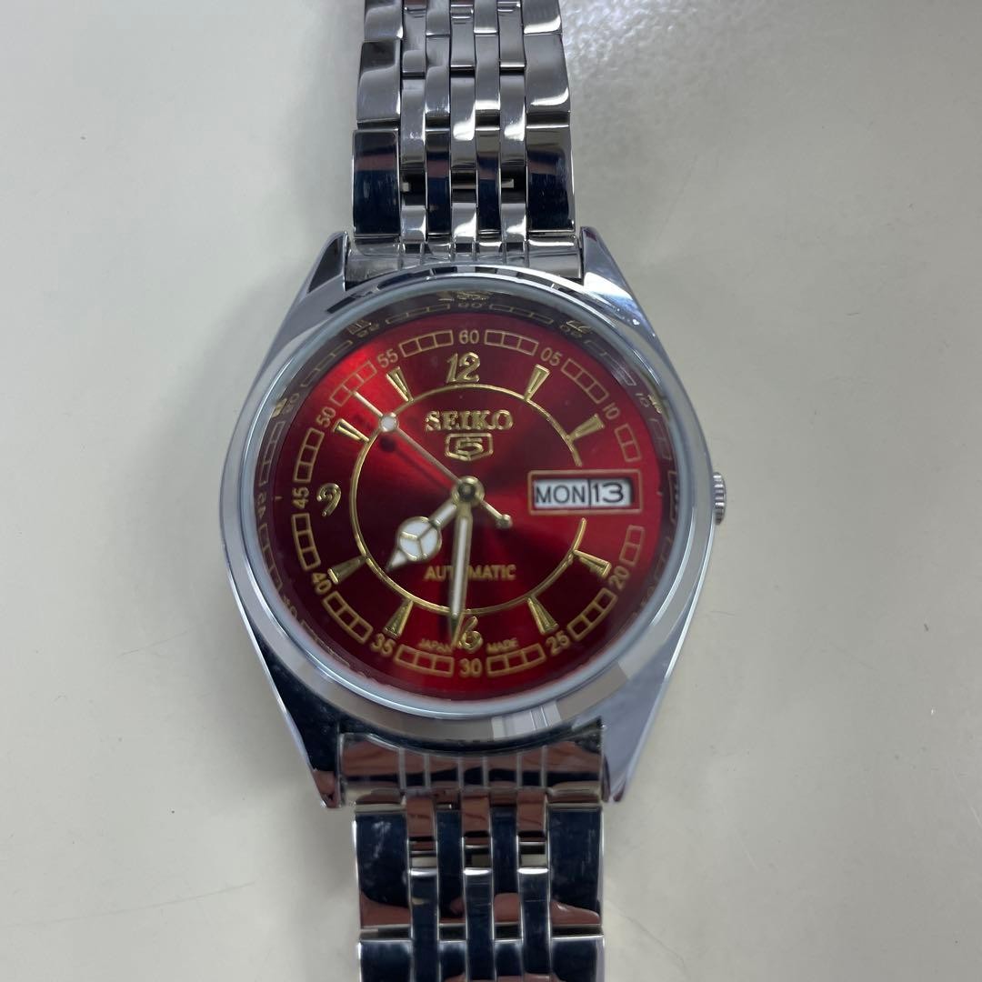 Seiko 5 Automatic Watch Day-Date Vintage 1970s 36.6mm Red Dial