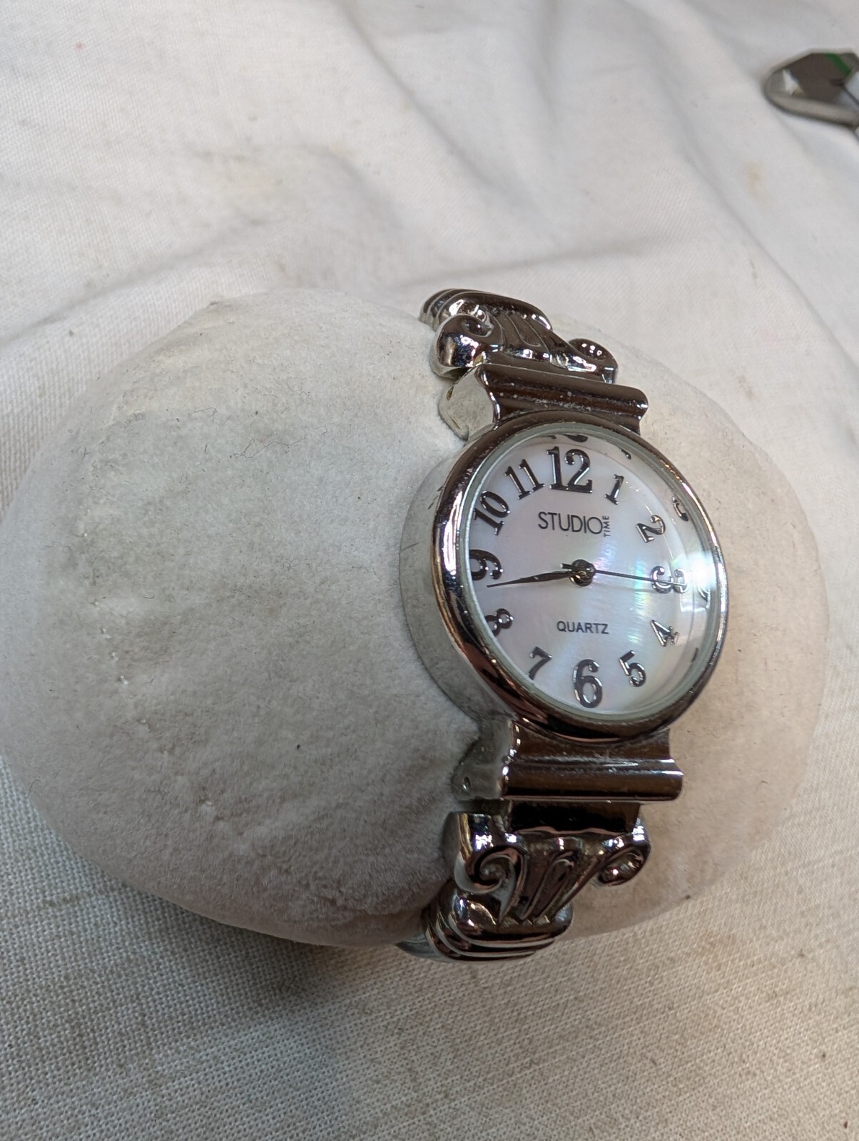 Womens Studio Time Silver Tone On Bangle Style – MoP Dial – Fresh Battery
