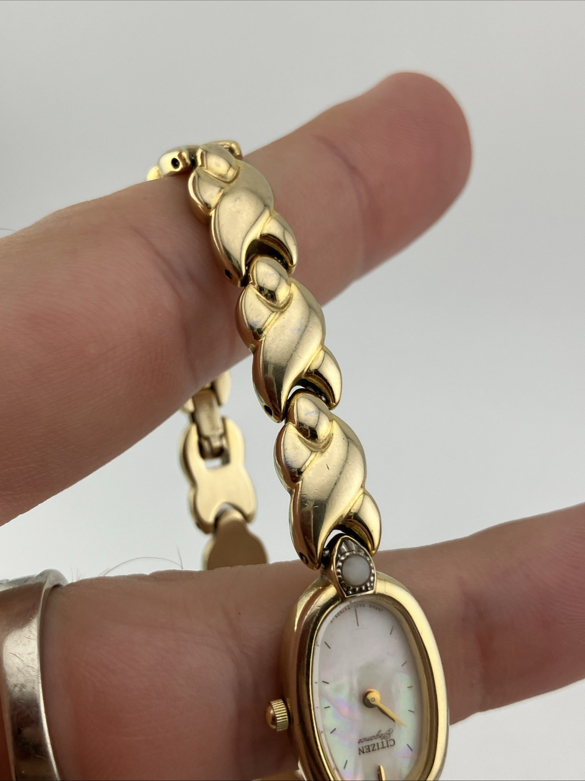 Vtg Citizen Elegance Ladies 14mm Watch Gold Tone Pearl Bezel MOP 7.25” RUNS