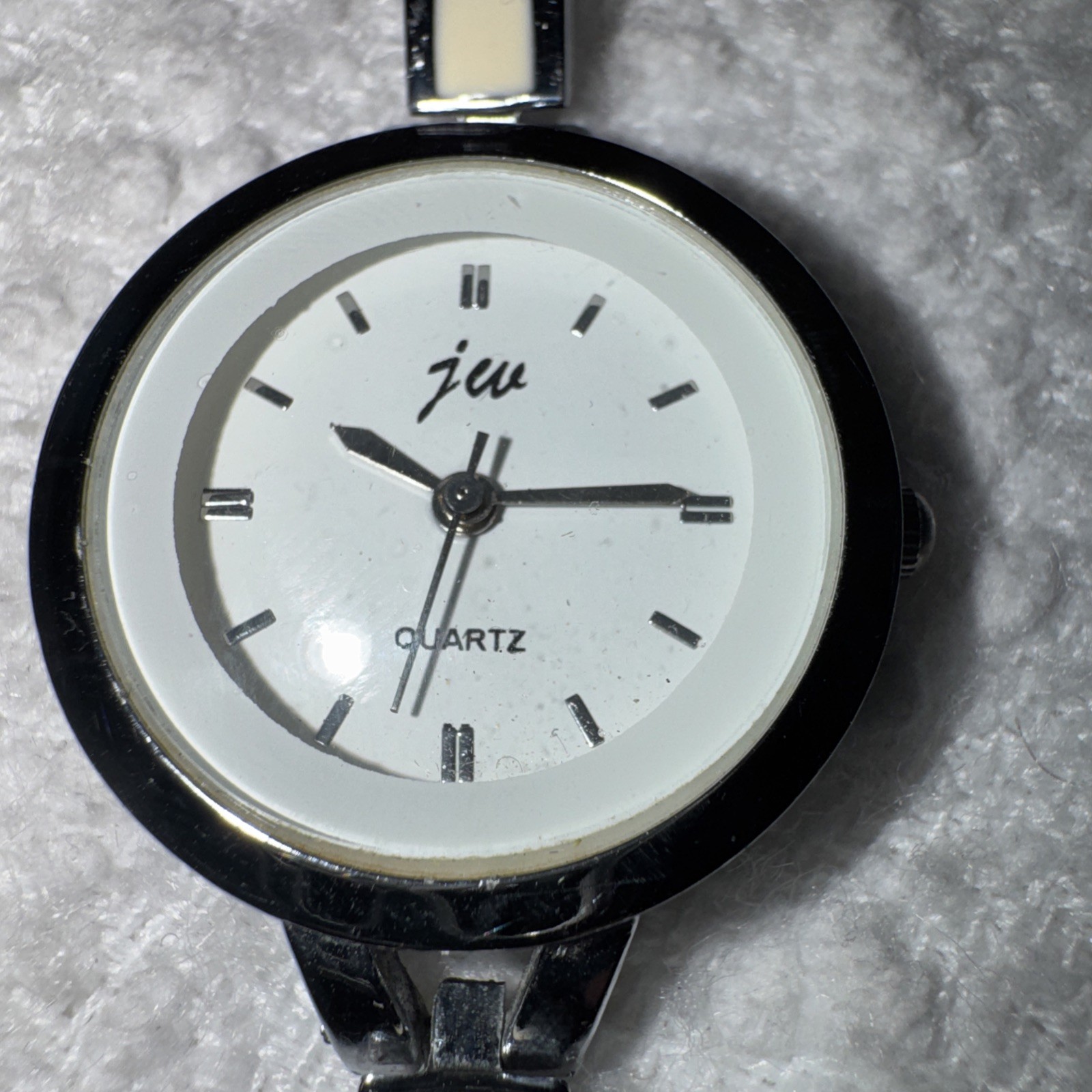 JW Women’s Watch 28mm Heart Silver Tone Ivory Enamel Round New Battery 7.25″