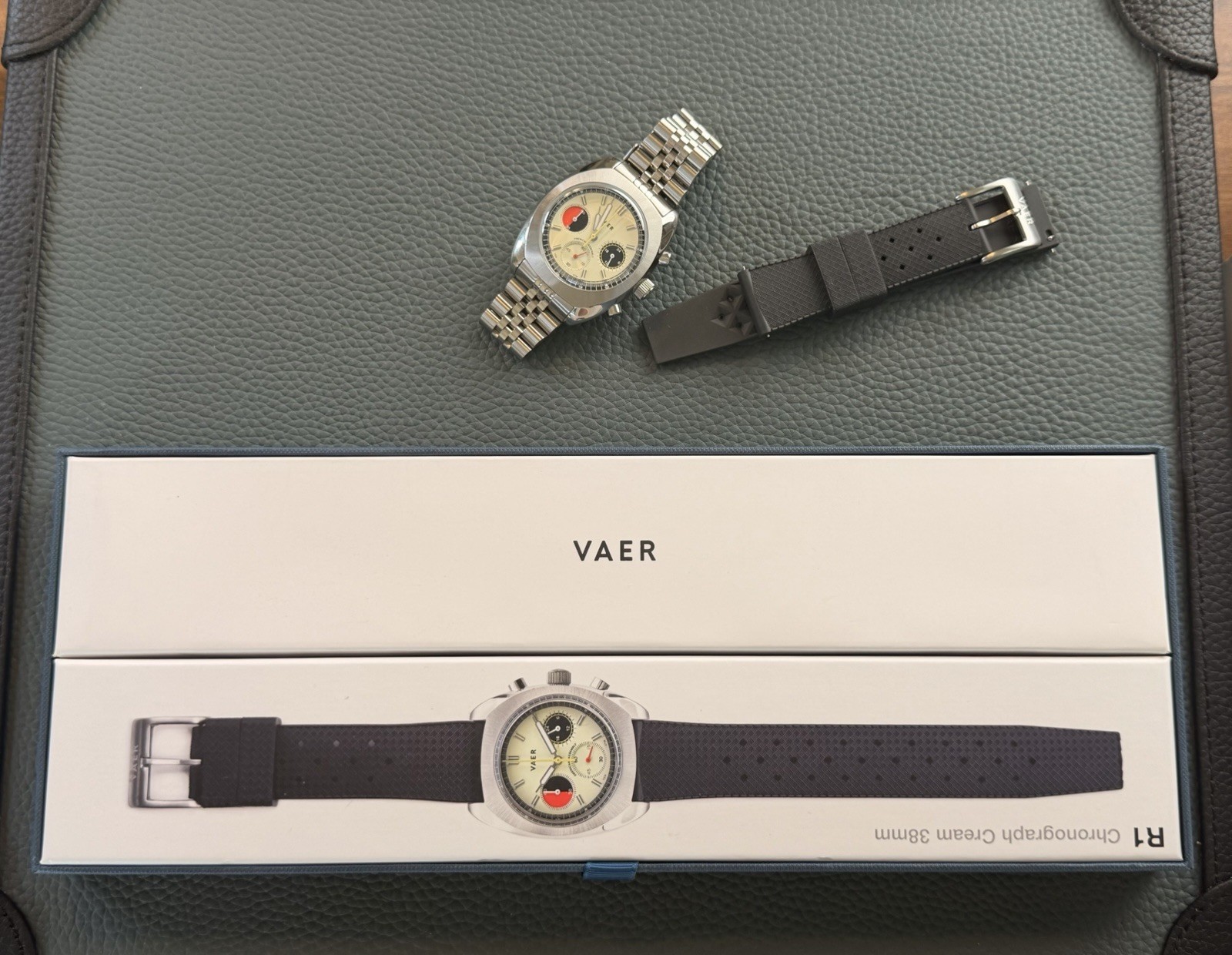 Vaer R1 USA Racing Chronograph – Cream 38mm Mecca Quartz Bracelet and Strap