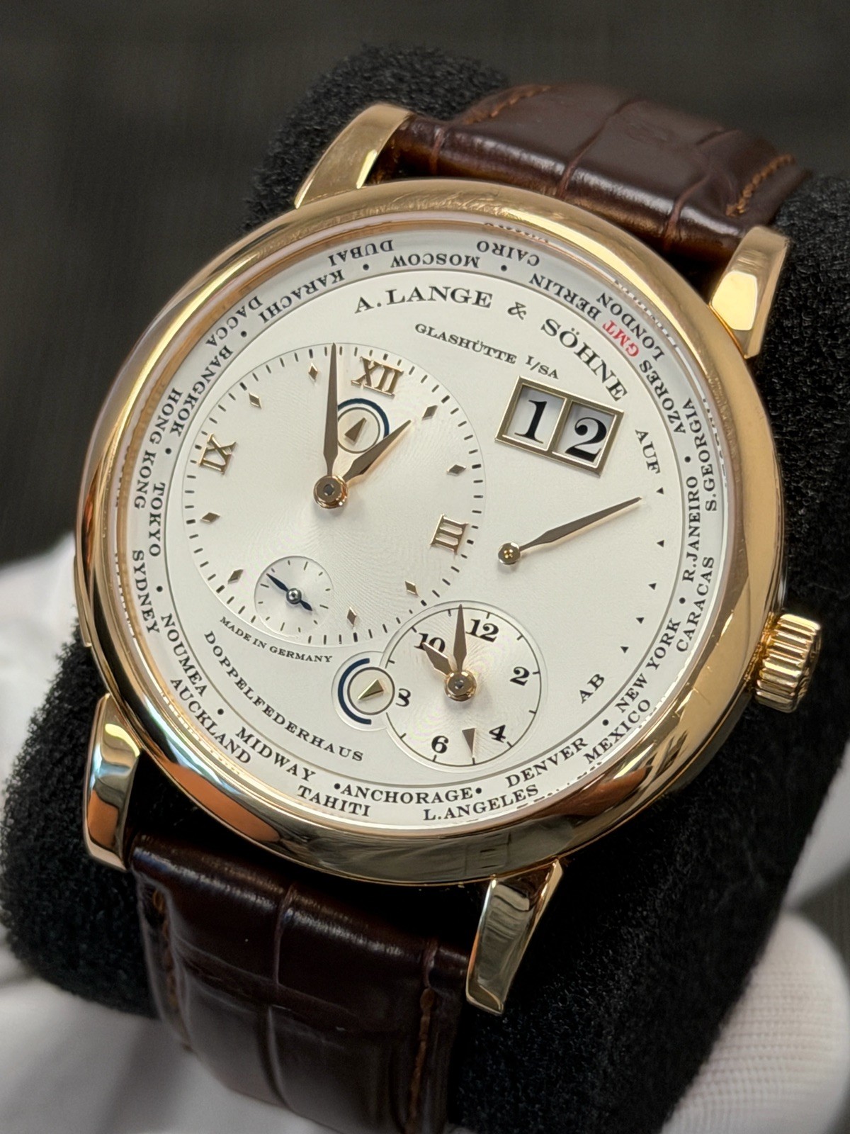 A. Lange & Söhne Lange 1 Time Zone 116.032 – 18k Pink Gold – Box & COA 2022