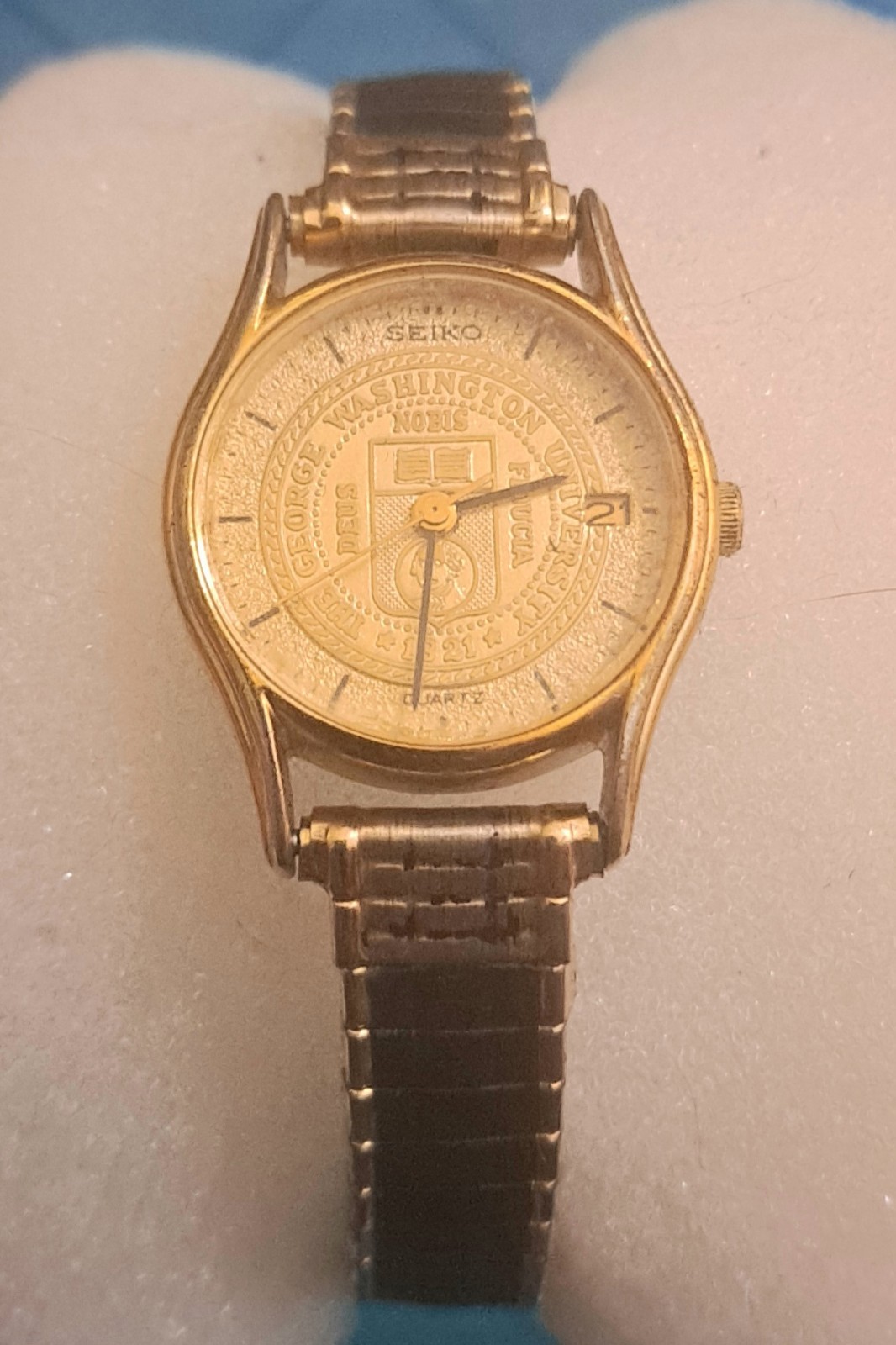 RARE VINTAGE SEIKO 2A22-0229 LADIES GEORGE WASHINGTON UNIVERSITY NEW BATTERY