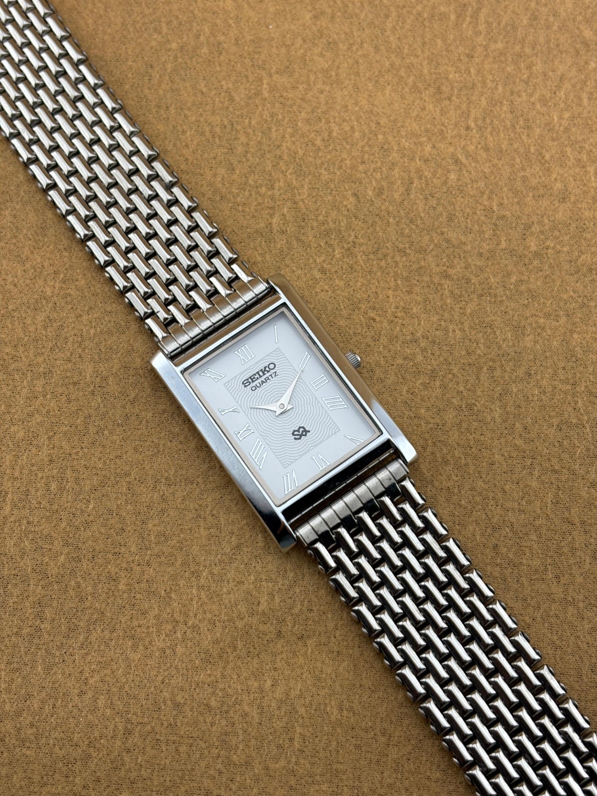 WHITE DIAL Vintage Seiko Slim Quartz men’s Wristwatch
