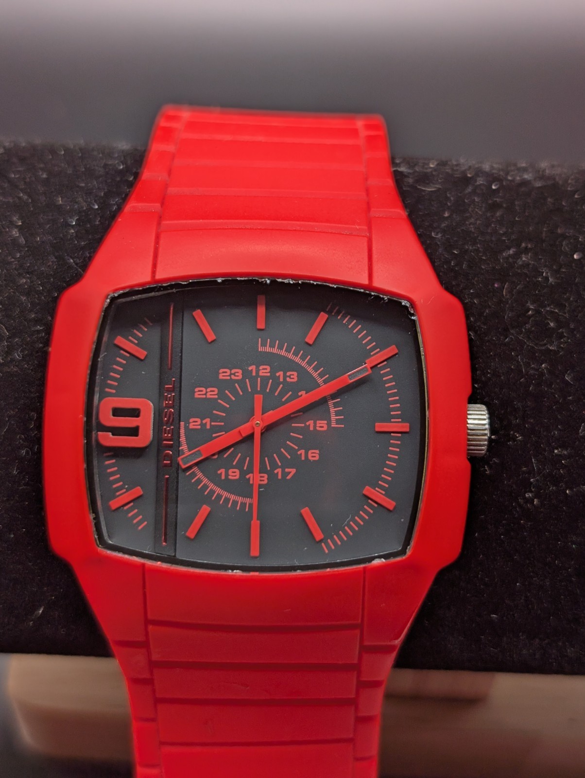Diesel “Trojan” Domination Black Dial Bright Red Rubber Strap Men’s Watch DZ1351