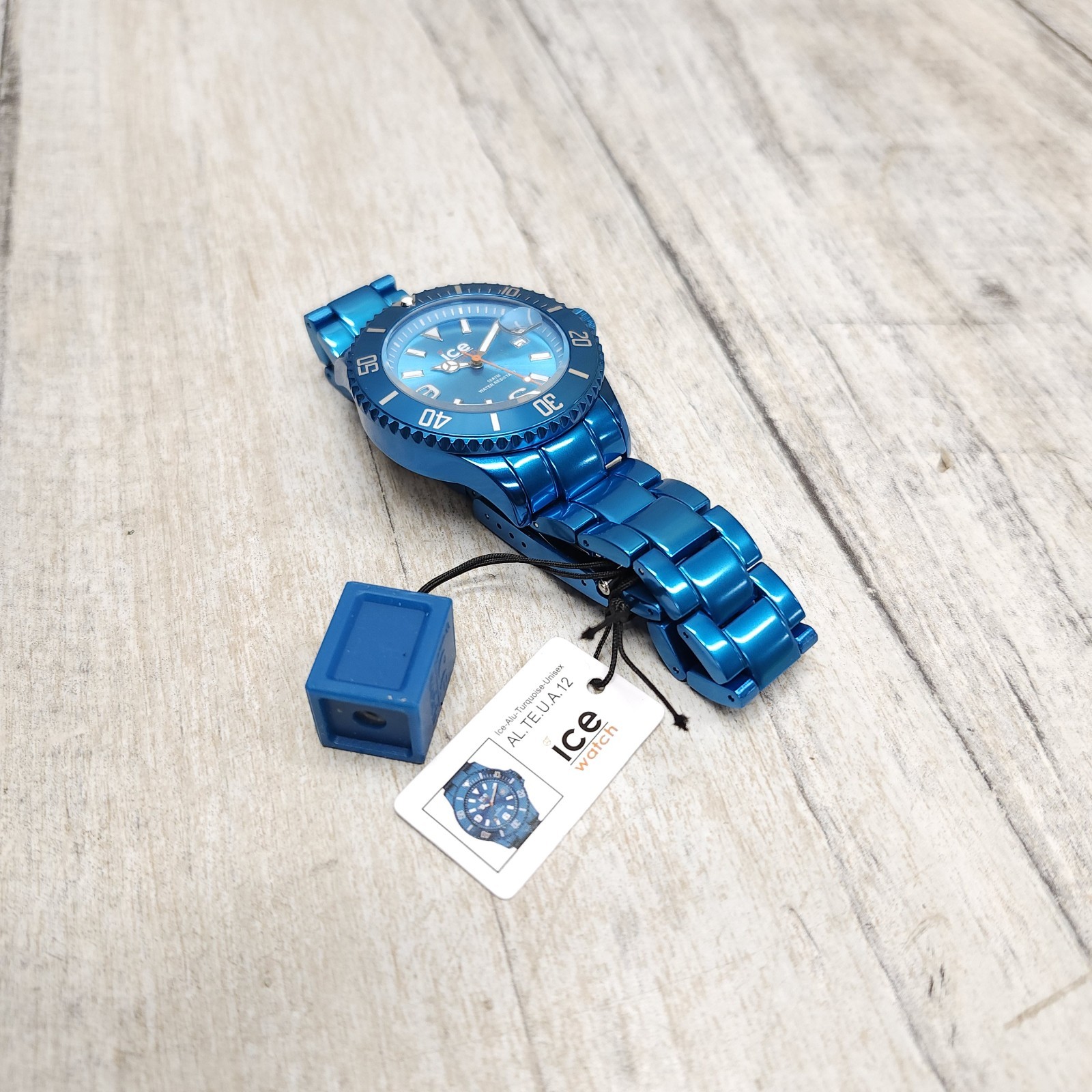 Ice Watch, Ice-Alu Turquoise Unisex 43MM Quartz Fashion Watch. Metal Linked Band