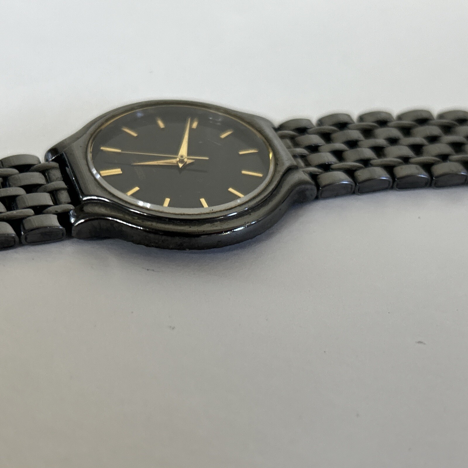 Vintage Men’s Seiko V701-1K20 Black Tone Quartz Watch – New Battery