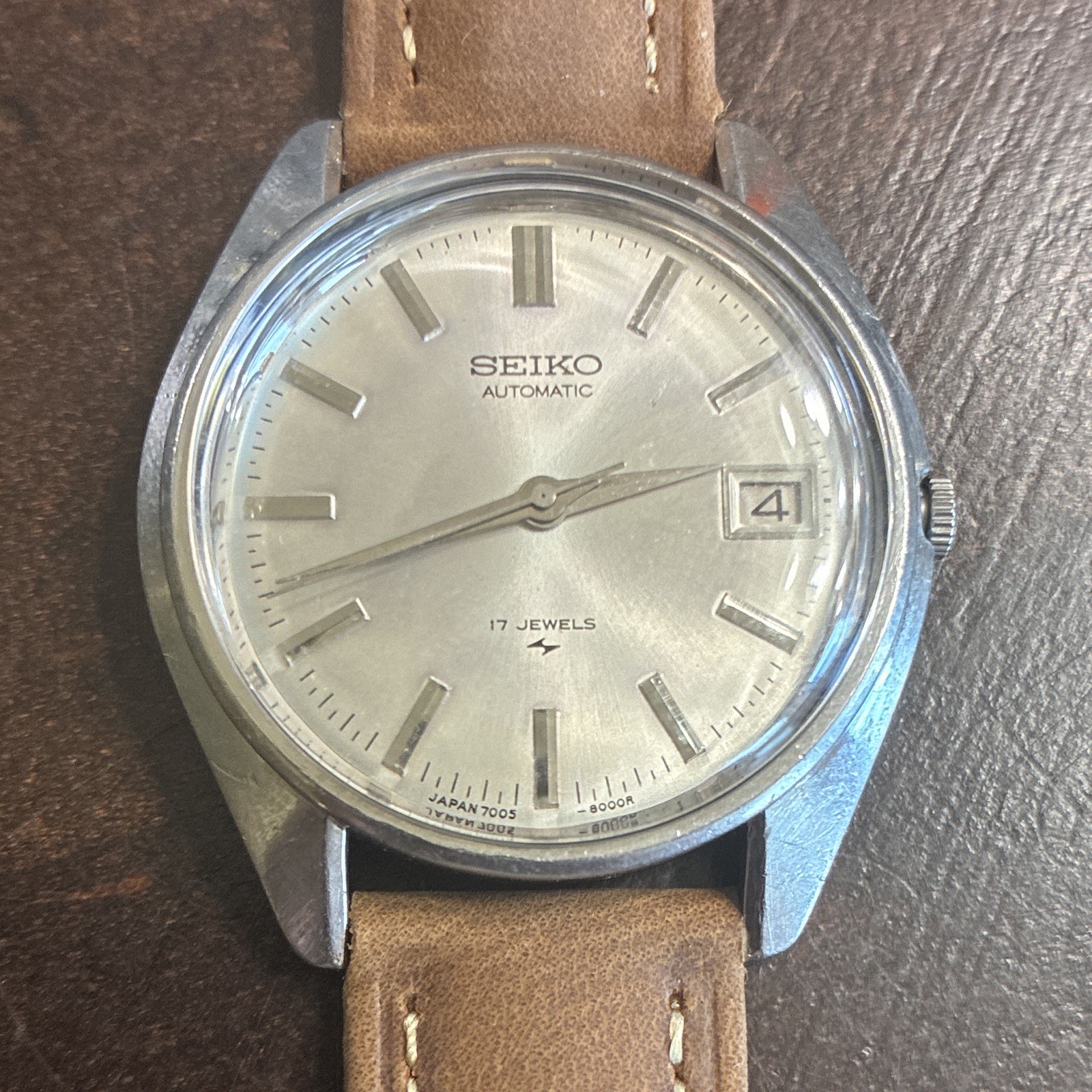 Seiko Automatic 17 Jewels 7005-8000 Date Silver Dial Brown Leather Strap 36mm