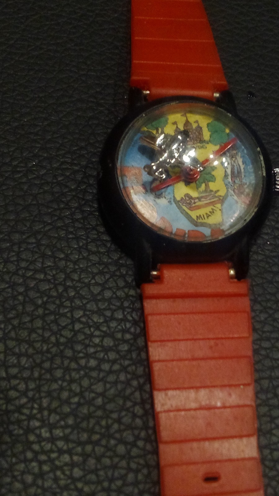 Analog Wristwatch Round Black Metal Case airplane wind up Red Plastic Band