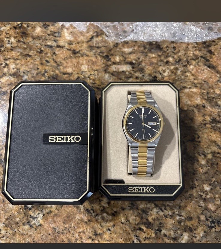 Seiko Men’s Quarts With box Blue Dial EXCELLENT CONDITION. Needs New Battery
