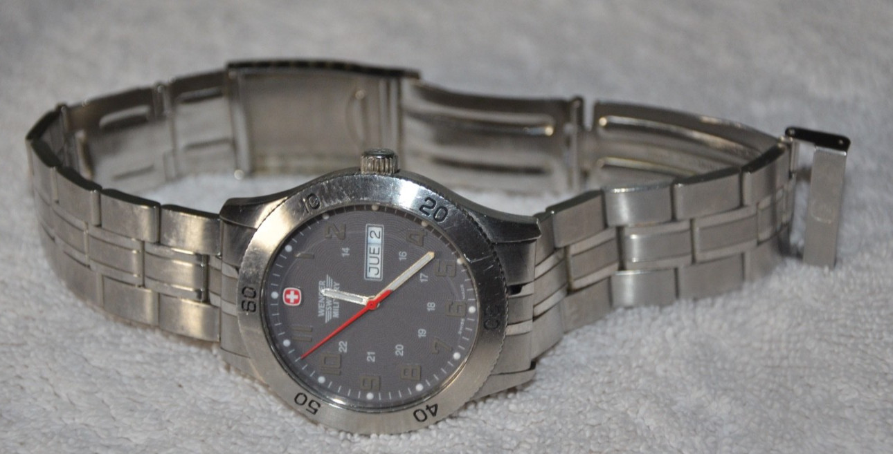 Wenger Swiss Military Mens Watch 79940 WR 100m Stainless Steel &Mineral Crystal