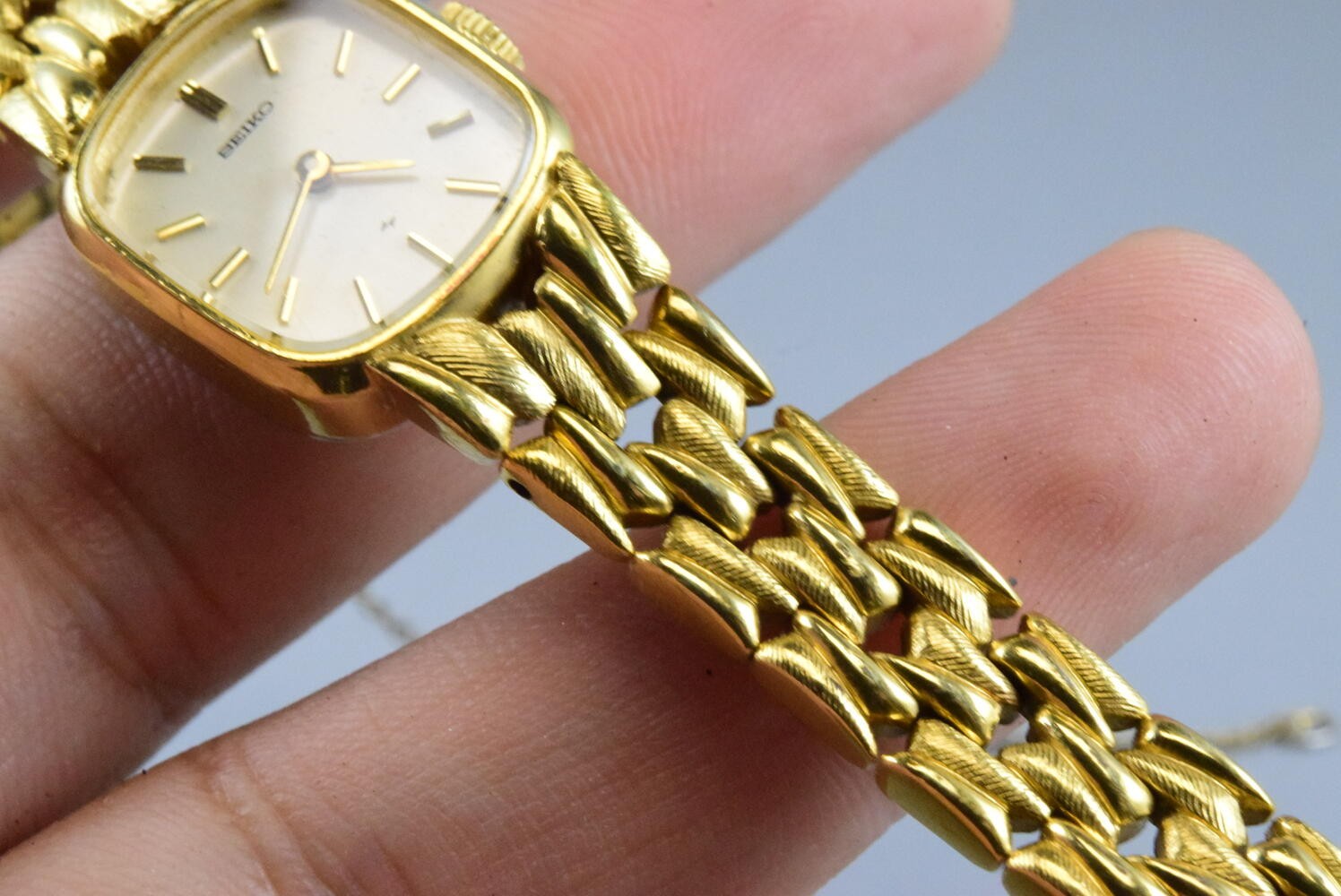Vintage watch Seiko Gold Plate 11 5030 Yellow Lady Hand Winding Cushion 15mm