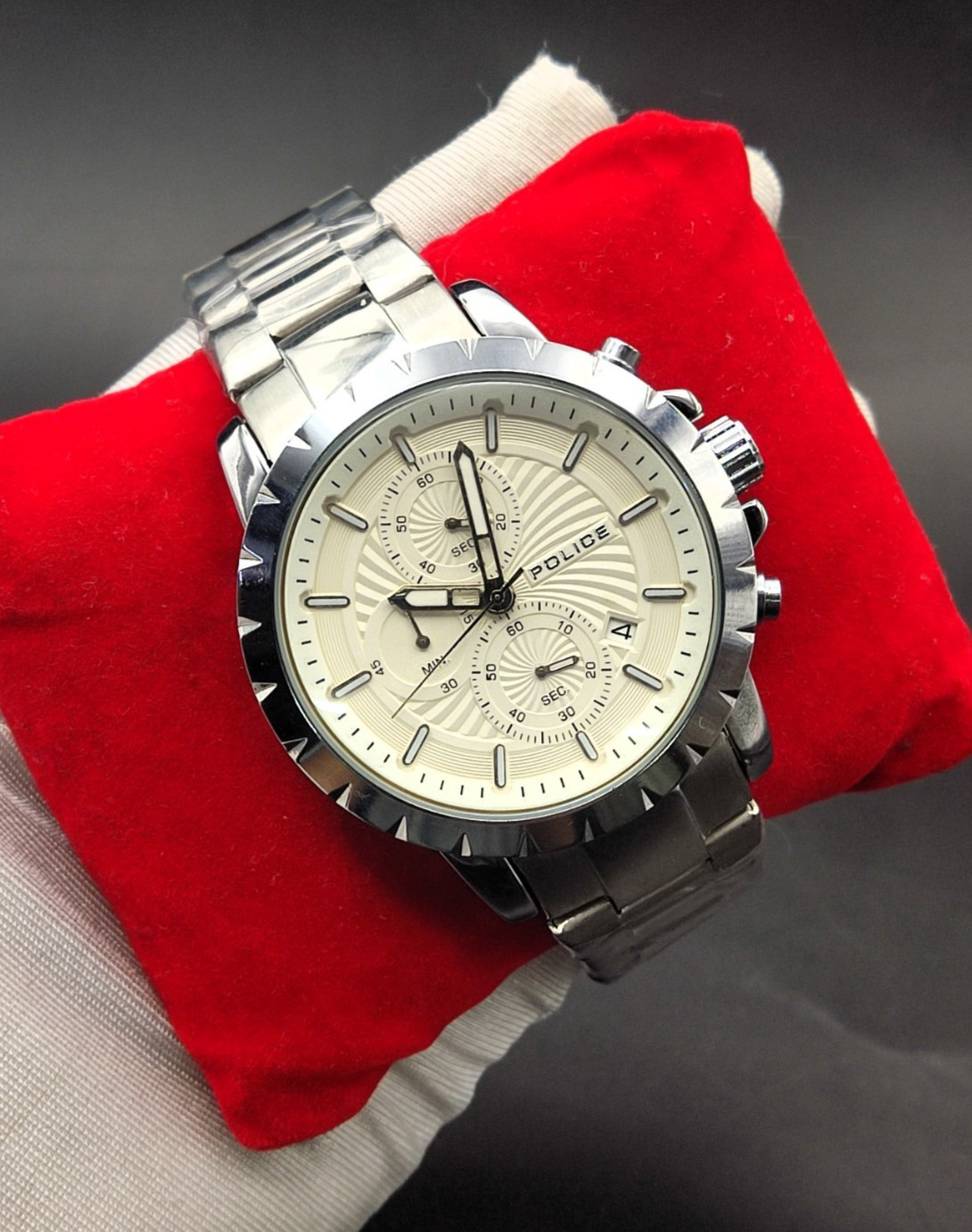#Refurbished Police Quartz Date Indicator White Dial Analog Men’s Wrist Watch
