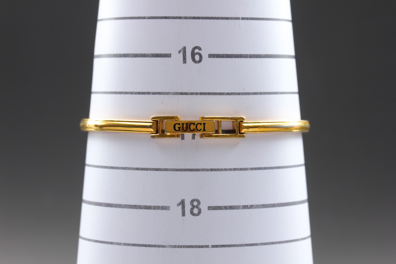 [Near MINT] GUCCI 11/12.2 Change Bezel 12 Colors Ladies Quartz Watch From JAPAN