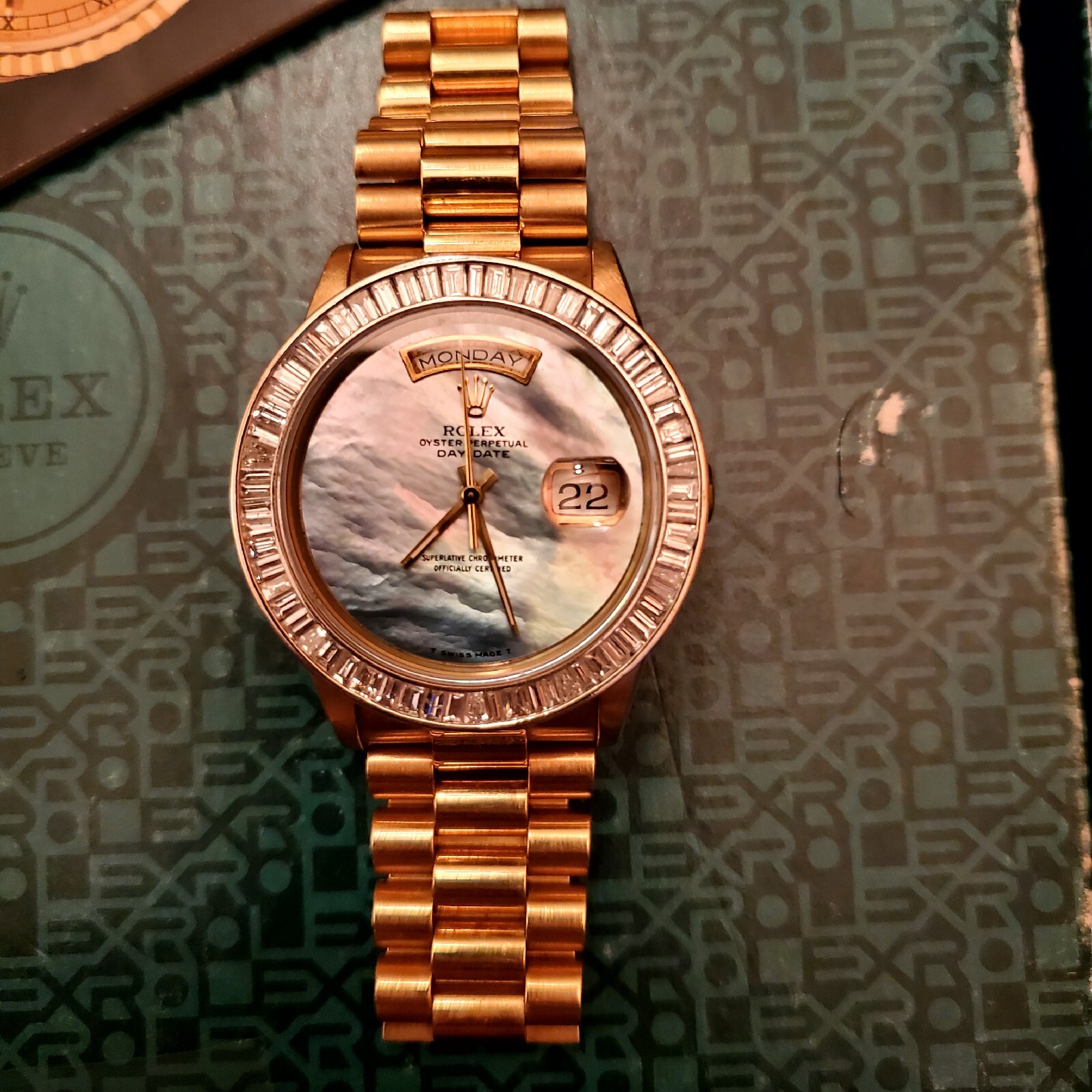Rolex Day-Date Diamond Bezel Pearl Dial Men’s 18kt 36mm Gold President Watch