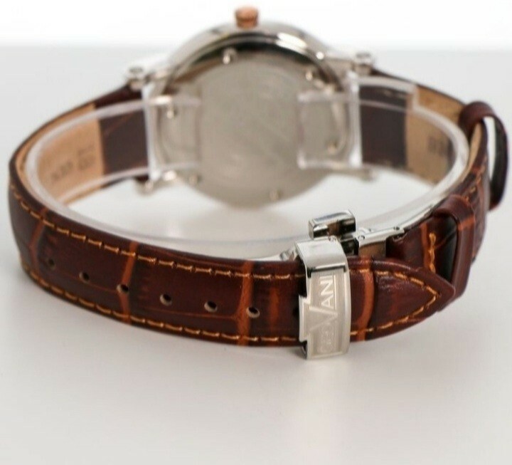 Unused Swiss made GEOVANI Luxury unisex watch with 122 real SI quality diamonds.